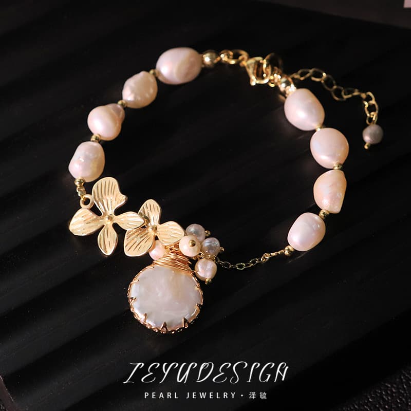 Classic White Pearl Bracelet 3