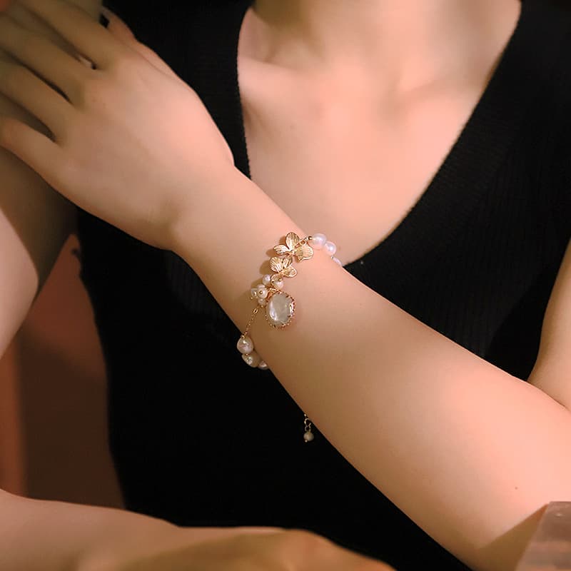 Classic White Pearl Bracelet 4