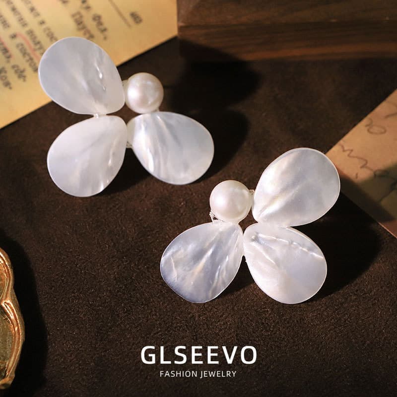 The White Garden - Earrings 2