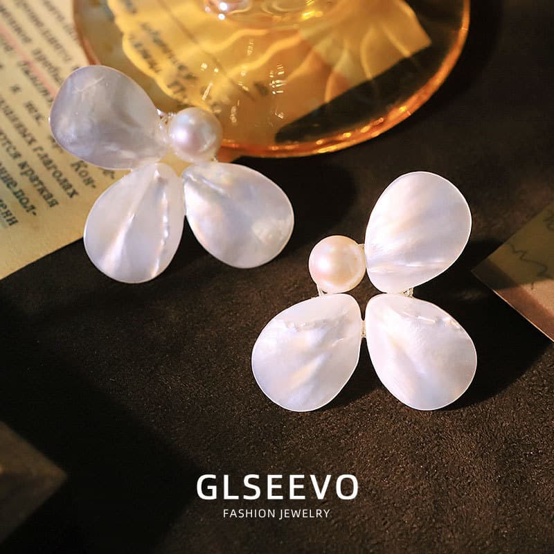 The White Garden - Earrings 5