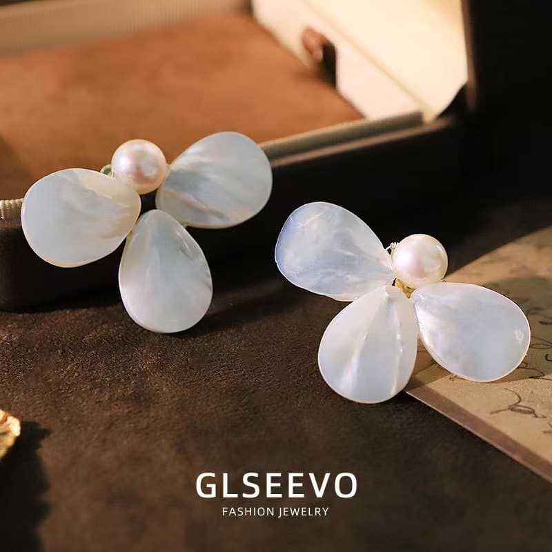 The White Garden - Earrings